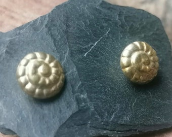 Clous d'oreilles uniques argent 925 plaqué or escargot ammonite ciselé 9 mm