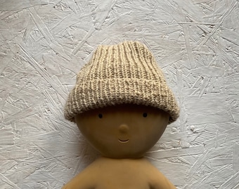 Knited hat for We are Gommu doll clothes
