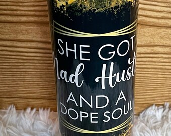 She Got Mad Hustle and A Dope Soul Vaso delgado de 20 oz