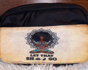 Riñonera Let That Sh** Go, mujer negra zen meditando