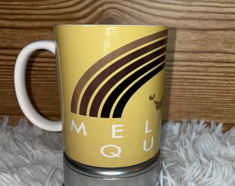 Taza de café Melanin Queen con arcoíris de chocolate