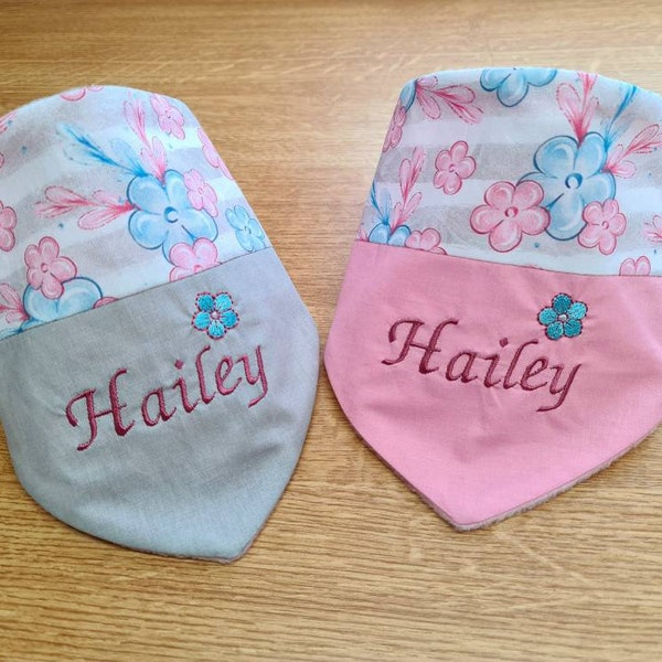 Halstuch mit Namen Bloomy Streifen grau rosa Kuschelfleece Baumwolle Baby 0-4 Jahre personalisiert & bestickt