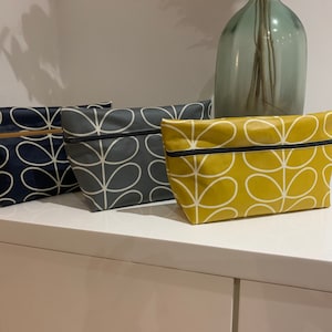 Tela cerata, trucchi, articoli da toeletta, borsa con cerniera, grigio, bianco, vacanze, estate, borsa, fine settimana di maggio, regalo di Natale, regalo di Natale.