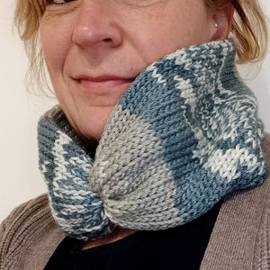 Warm women's loop scarf, double-layered knit, Norwegian style image 1