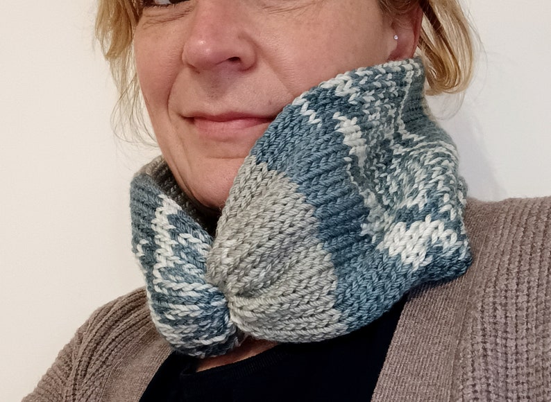 Warm women's loop scarf, double-layered knit, Norwegian style image 1