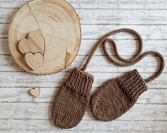 Babyhandschuhe / Fäustlinge gestrickt, mit Halteband, Farbe wählbar