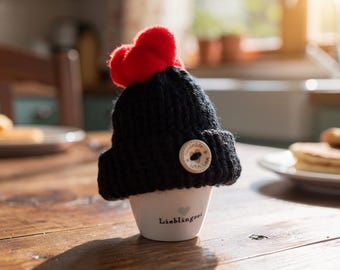 Eierwärmer gestrickt Bommelmütze | Schwarzwald Edition Geschenk Frühstück Deko handgemacht