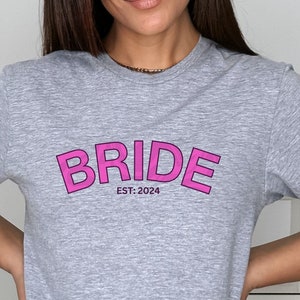 College Style Bridesmaid Shirt, T-Shirt Bride & Babes, Bachelorette Party, Team Bride, Tribe Bride Squad, Bridal Shirt, Wedding Gift Vintage