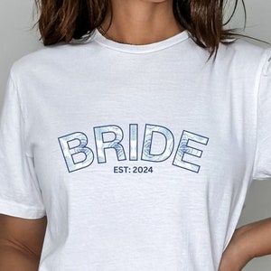 College Style Bridesmaid Shirt, T-Shirt Bride & Babes, Bachelorette Party, Team Bride, Tribe Bride Squad, Bridal Shirt, Wedding Gift Vintage