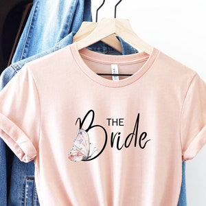 Women&#39;s / JGA Shirt &quot;Bride & Crew&quot; simple and modern, wedding gift for brides, team bride tee, bachelor party shirt, engagement T-shirt Lily