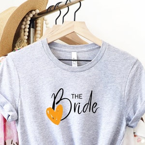 Women&#39;s / JGA Shirt &quot;Bride & Crew&quot; simple and modern, wedding gift for brides, team bride tee, bachelor party shirt, engagement Tshirt Heart