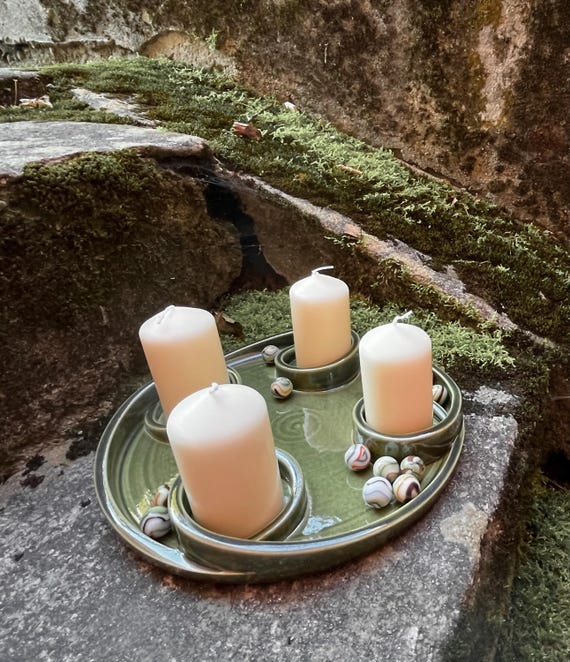 Adventskranz, grüner Kerzenteller, Kerzenhalter Keramik Weihnachten, Kerzenteller für Kerzen bis 4,7 cm Durchmesser
