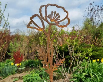Paletto da giardino in metallo con fiori di papavero, arte da giardino in metallo con fiori, cartello con fiori arrugginiti, decorazione con papaveri, decorazione da giardino arrugginita, paletto per fiori, erbe aromatiche in metallo