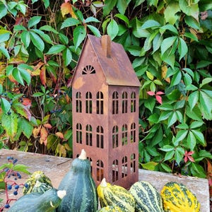 Metalen tuinlantaarn, lantaarntuindecoratie, metalen tuinhuislantaarn, metalen lantaarn voor terras, roestkleurige lantaarn, rustieke lantaarn