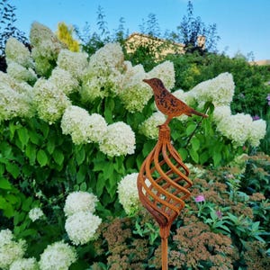 Paletto da giardino in metallo arrugginito, decorazione da giardino in metallo, arte in metallo per esterni, scultura in metallo per ornamento da giardino rustico, puntale da giardino arrugginito