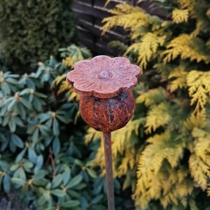 Metal poppy flower garden stake, metal poppy head garden art, rusty poppy sign, metal art decor, rusty garden decor, poppy head garden stake