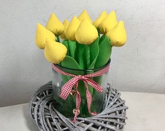 Ein Frühlingsstrauß aus 10 Stoff-Tulpen handgefertigt