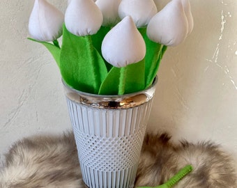 Ein Frühlingsstrauß aus 10 Stoff-Tulpen handgefertigt