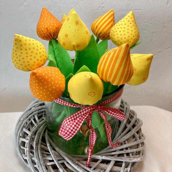 Ein Frühlingsstrauß aus 10 Stoff-Tulpen handgefertigt