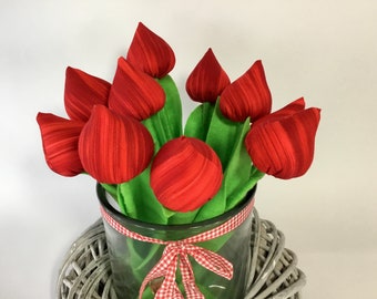 Ein Frühlingsstrauß aus 10 Stoff-Tulpen handgefertigt