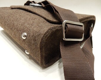 brown felt bag - handbag with inner pockets - 3 mm wool felt