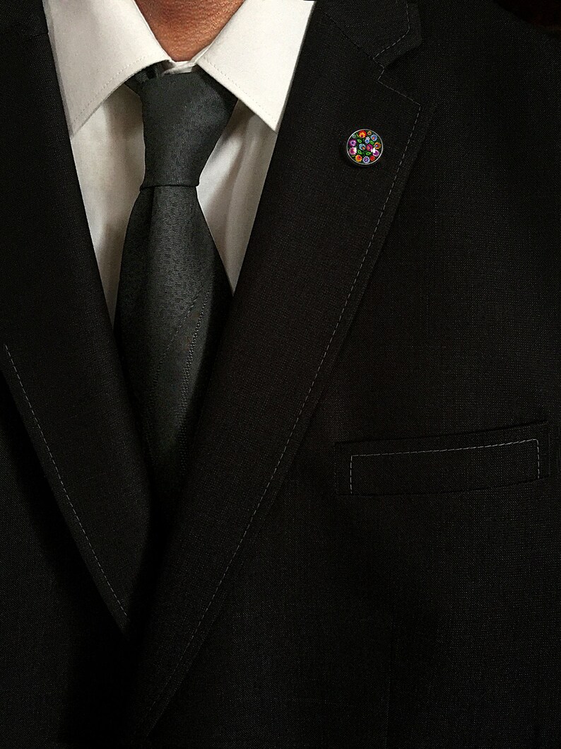 0989LP Folk lapel pin