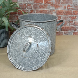 grote oude emaille pot, emaille kookpot, plantenpot - shabby chic