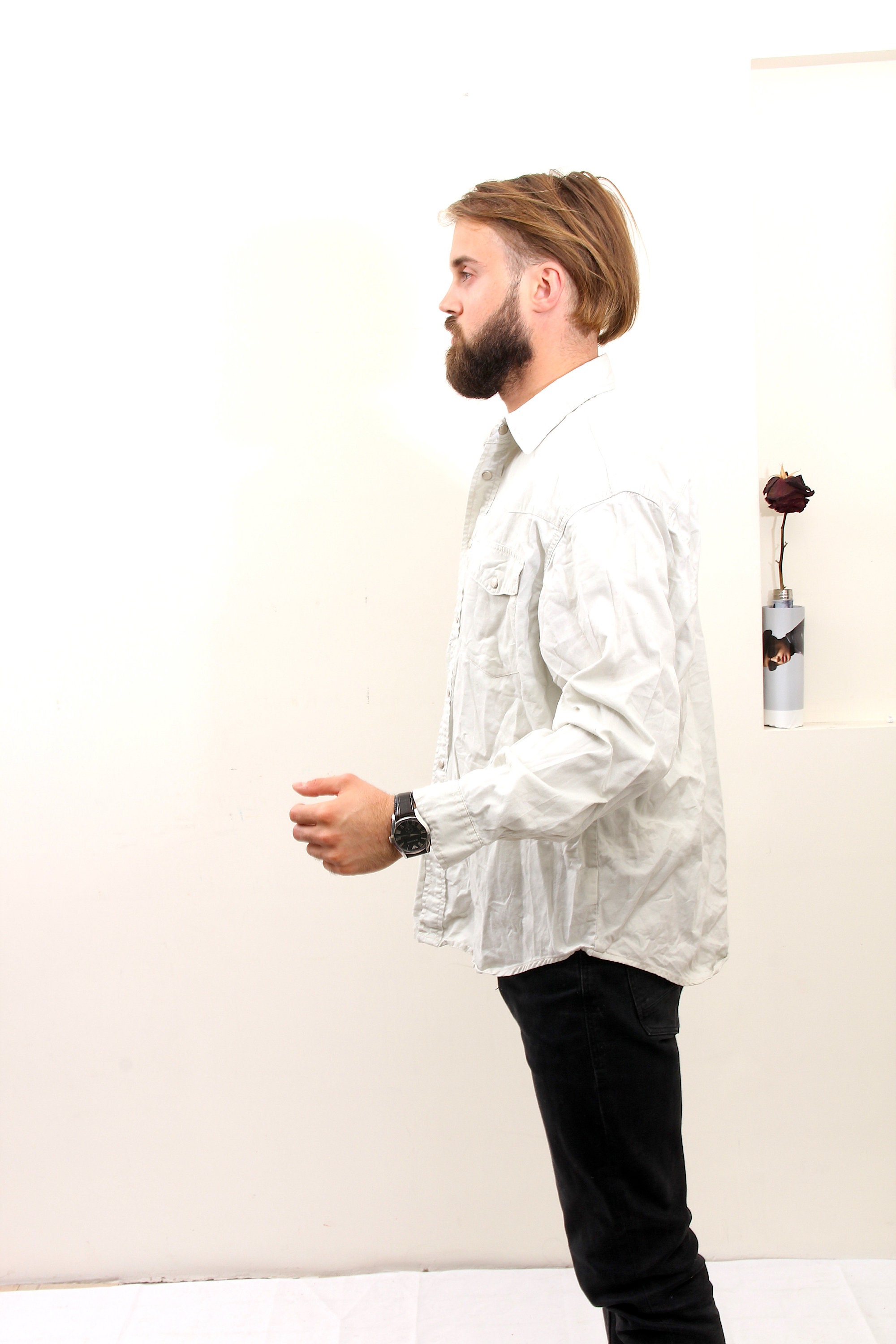 80s white shirt and jeans