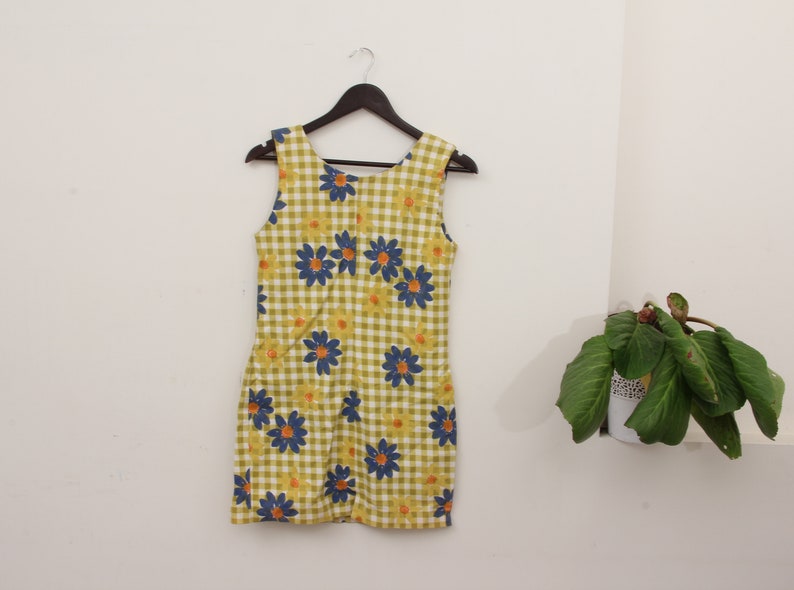 70s Yellow Blue Blossoms Summer Dress Sheath Above Knee Cute Floral Dress M 38