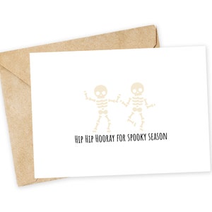 HIP HIP HOORAY é temporada assustadora - Cartão engraçado de Halloween, Cartão de Halloween, cartão de osso do quadril, Halloween para casais, Cartão fantasma, Boo, Cartão de outono