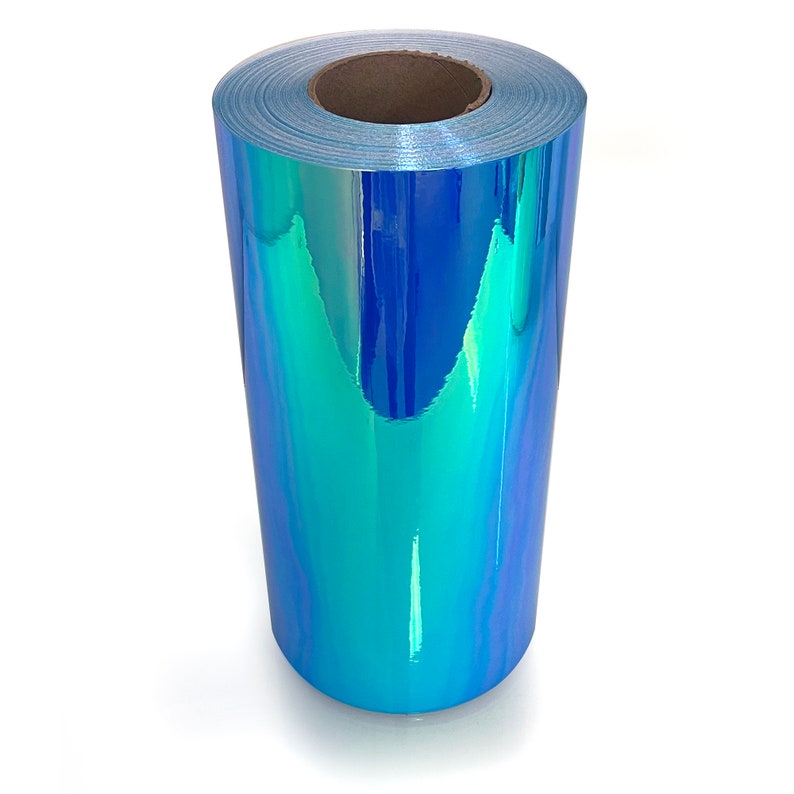 Puede incluir: Un rollo de pel&iacute;cula de vinilo azul iridiscente con acabado hologr&aacute;fico.