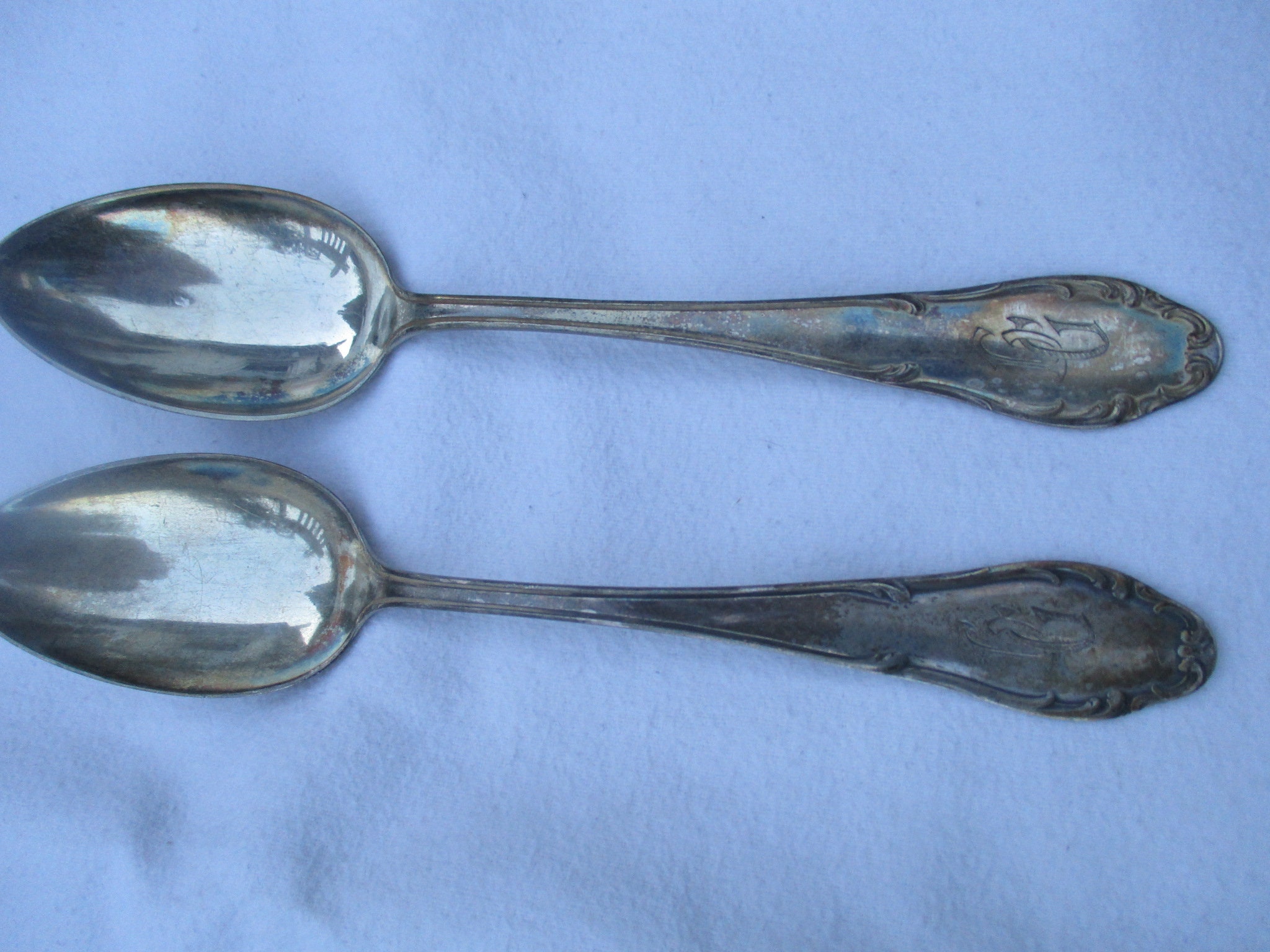 2 cuillères d’argent ancienne avec monogramme 800 cuillères à soupe
