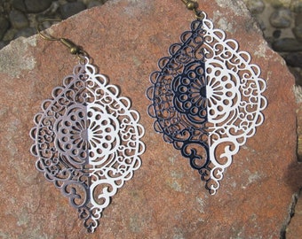 filigree drop earrings black and white, contrast program, KCA 55