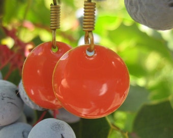 small enamel earrings in coral, cold maille