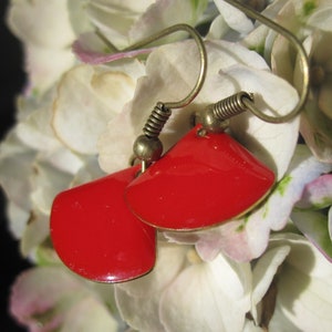 Enamel earrings red, fans, quarters