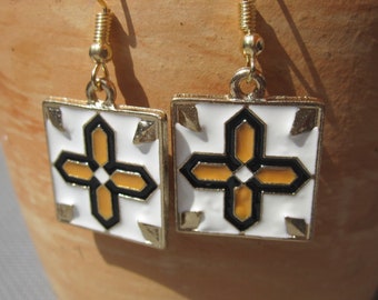 Ornament earrings cold maille, white, black, apricot