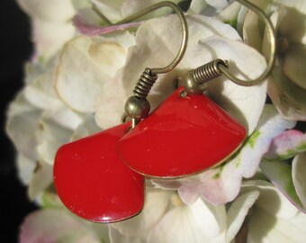 Enamel earrings red, fans, quarters