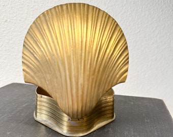 Vintage Brass Sea Shell Clam Shell Hinged Lid Lidded Trinket Box Cottage Decor Beach house English decor