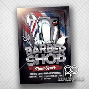 Puede incluir: Un folleto publicitario para Ashton's Barber Shop. El folleto presenta un esquema de colores rojo, blanco y azul con imágenes de herramientas de barbero. El texto dice "Ashton's Barber Shop" en letras grandes y en negrita. El folleto también incluye la dirección y el número de teléfono de la tienda.
