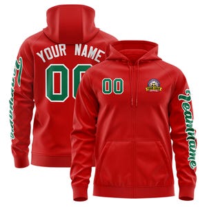 Pode incluir: Casaco vermelho com capuz e zíper, com o número "00" em verde e branco. As costas exibem "YOUR NAME" e o número "00". As mangas têm a palavra "Teamname" em verde. Um logotipo está no peito.
