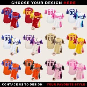 Könnte beinhalten: Eine Auswahl an Baseball-Trikots in verschiedenen Farben, jeweils mit anpassbarem Text und Nummern. Der Text "CHOOSE YOUR DESIGN HERE" und "CONTACT US TO DESIGN" ist ebenfalls im Bild enthalten.
