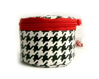 small cosmetic bag for travel, cotton pad Böxli houndstooth red