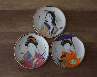SALE Antique Geisha Girl Porcelain Plates set of 5 Japanese Geisha Girls Geisha Ware Japanese Kutani Japanese China Antique Asian Decor