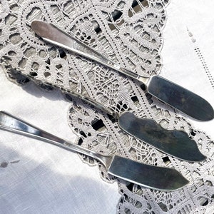 Antique Butter Spread Knives Butter Spreader Fancy Rare Set of 3 Vintage Silverware Flatware Cutlery