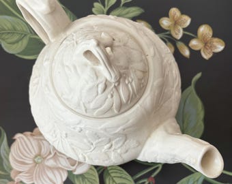 Vintage MMA Mistletoe Bisque Teapot – Unglazed Porcelain – Winter Holiday Tea Server