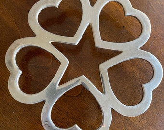 Suporte de panela vintage em latão com estrela e corações - Decoração de cozinha de meados do século XX