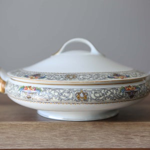 Vintage Royal Bavarian China Hutschenreuther Selb  Jaffrey Pattern Covered Serving Bowl