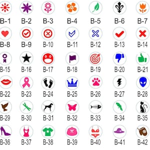 Puede incluir: Un conjunto de 42 sellos de goma redondos de colores con varios dise&ntilde;os, que incluyen un sol, una flor, un coraz&oacute;n, una marca de verificaci&oacute;n, una estrella, una corona, una huella, una mariposa y m&aacute;s. Cada sello est&aacute; etiquetado con una letra y un n&uacute;mero, como B-1, B-2, B-3, etc.