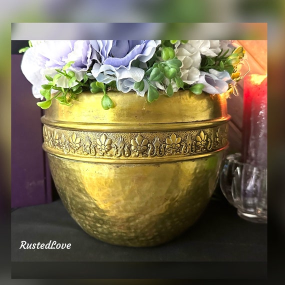 Antique Brass Planter Hand Crafted England Vase / Hand Hammered / Vase Jardiniere / Floral Urn / Decorative / Vintage Planter / Cache Pot