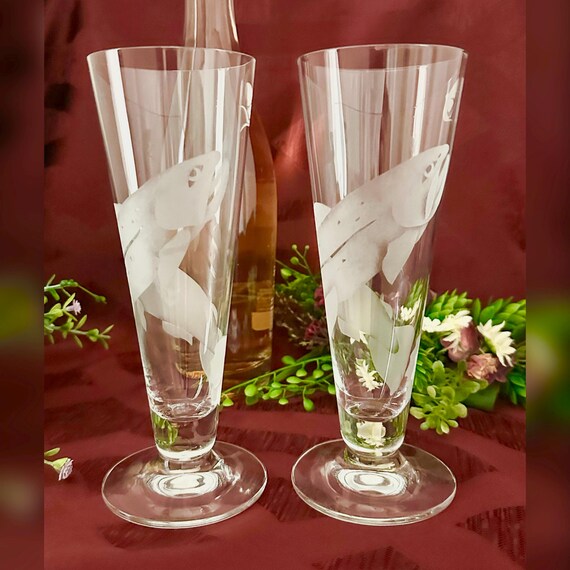 Pilsner Fish Beer Glasses / Etched Fish Signed Art Glass Beet Glasses / 10 Oz Vintage Pilsner Beer Glasses / Fish Pilsner Beer Glasses - 2